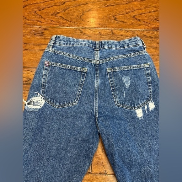 BDG High-Waisted Mom Jean – Distressed - Picture 6 of 9